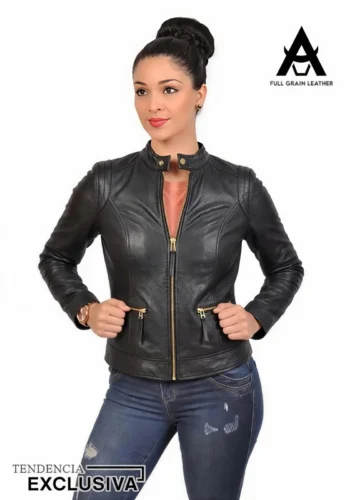 Casaca de cuero negra para mujer con grabado en relieve, modelo Artemisa 201798