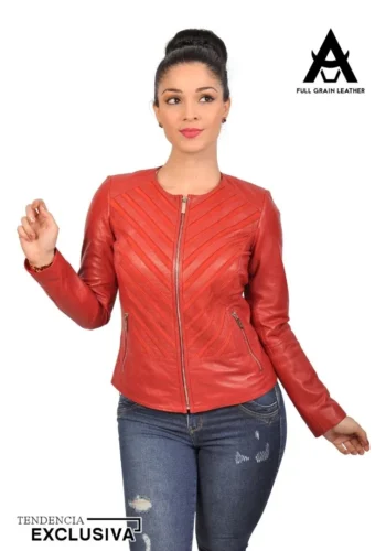 Casaca de cuero con nervaduras diagonales roja para mujer, modelo Dafne